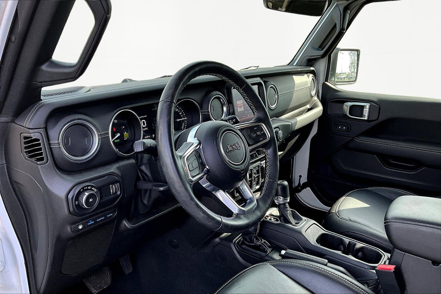 Used 2023 Jeep Wrangler Unlimited Sahara AWD/4WD image 17