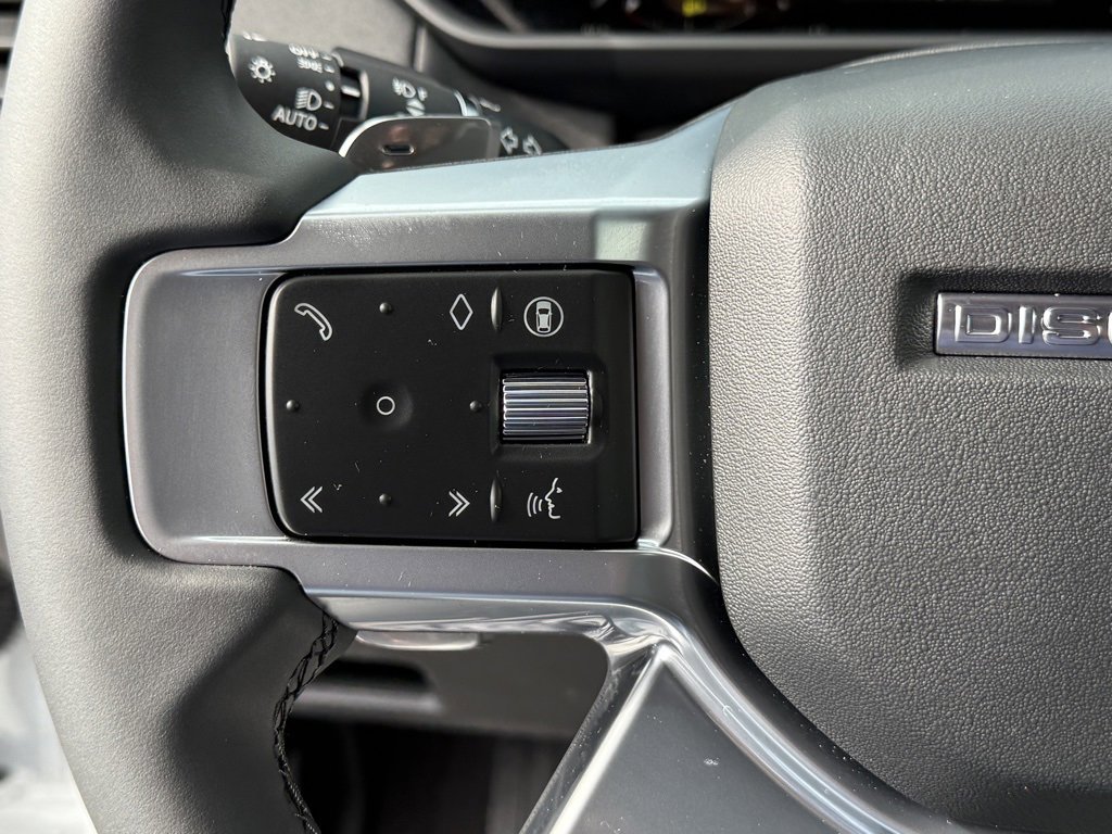 New 2025 Land Rover Discovery S image 15