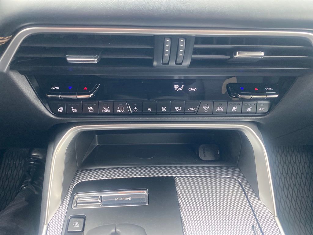 Certified 2025 MAZDA CX-70 Plug-In Hybrid w/ Premium Plus image 14