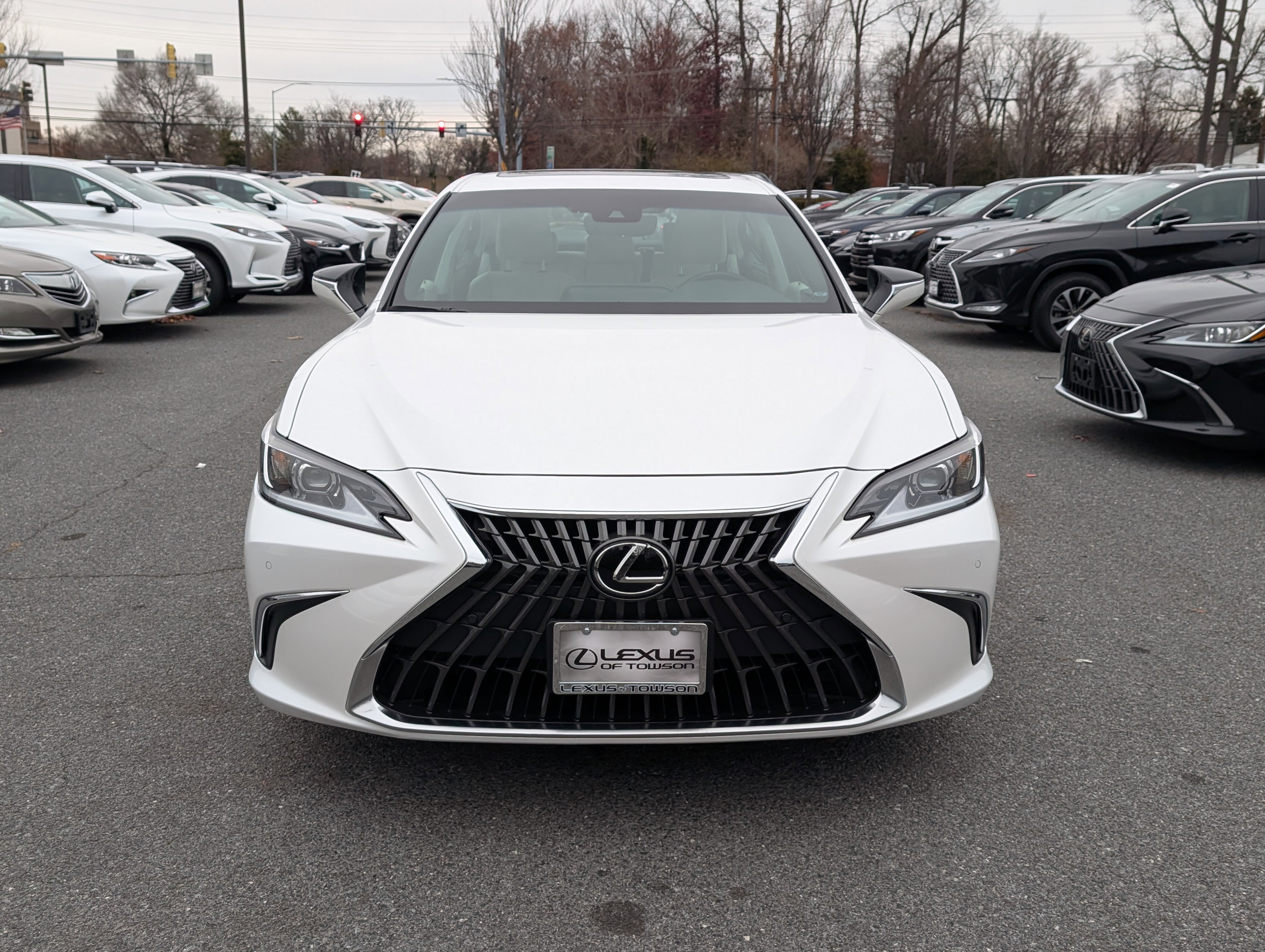 Certified 2025 Lexus ES 300h w/ Premium Package image 8