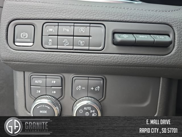 Used 2024 GMC Yukon XL Denali AWD/4WD image 32