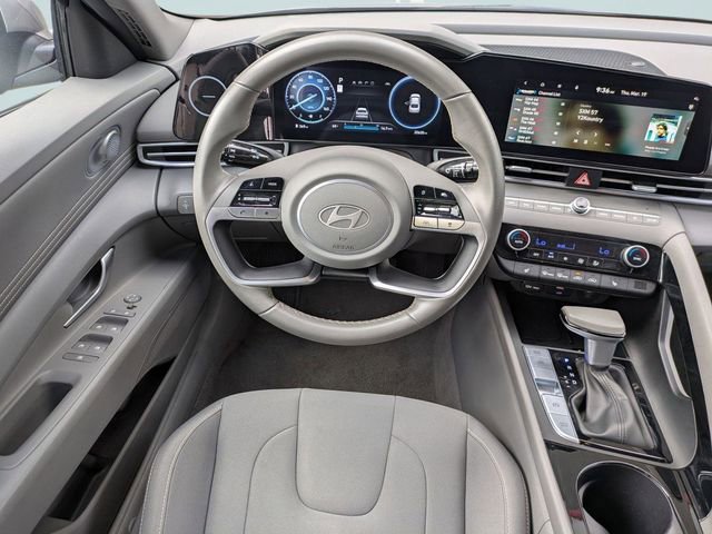 Used 2025 Hyundai Elantra SEL image 16