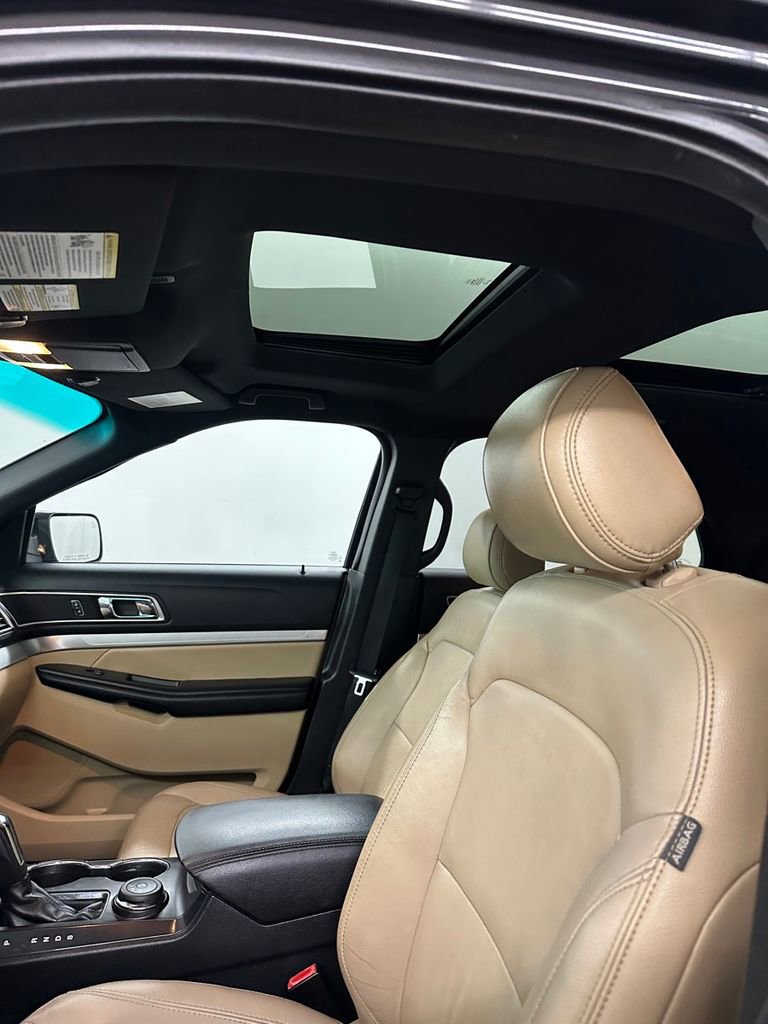 Used 2016 Ford Explorer XLT w/ Equipment Group 202A image 12