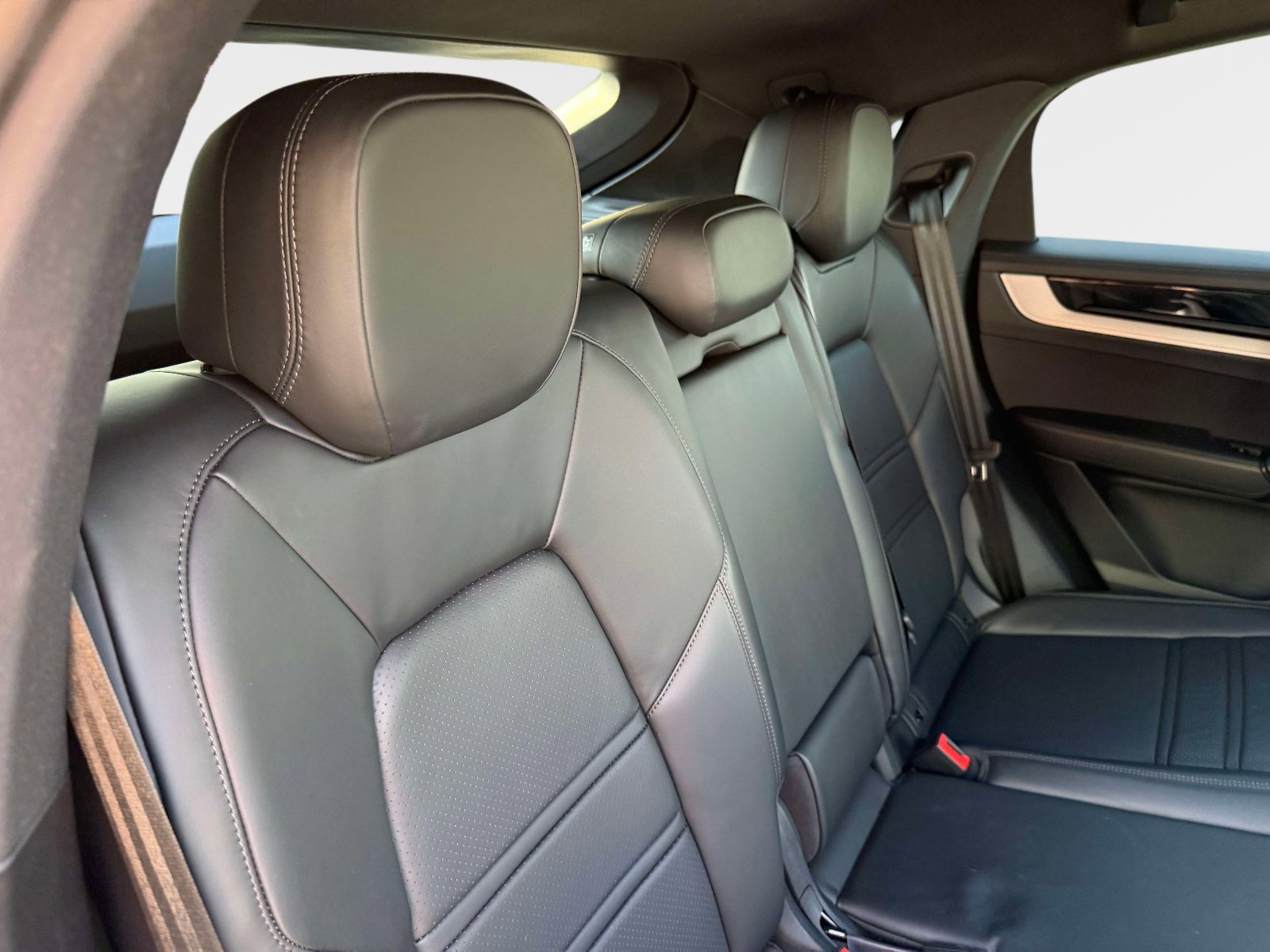 Used 2024 Porsche Cayenne Coupe image 31