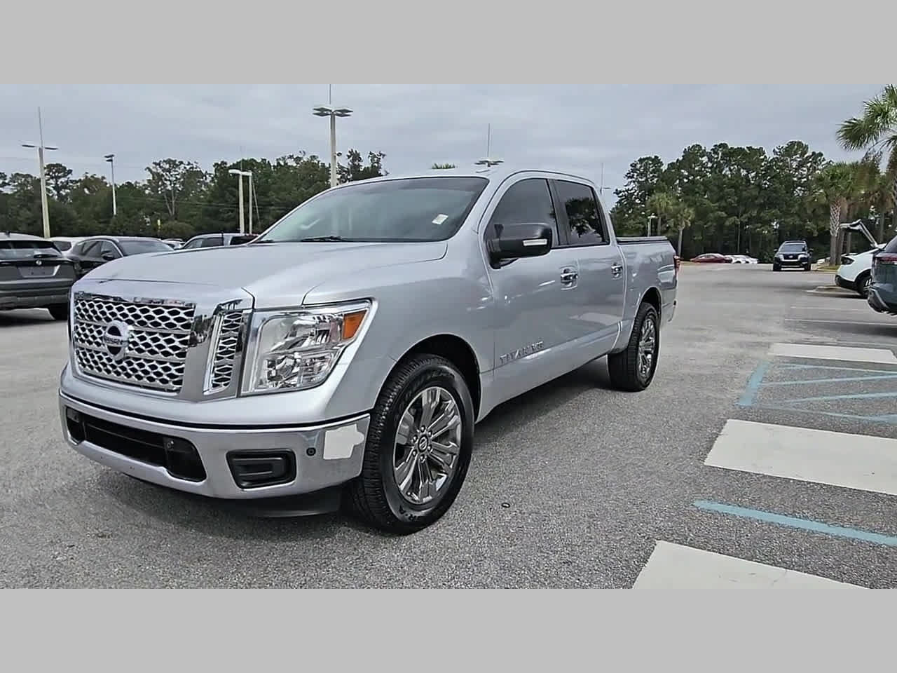 Used 2018 Nissan Titan SV w/ SV Convenience Package RWD image 23