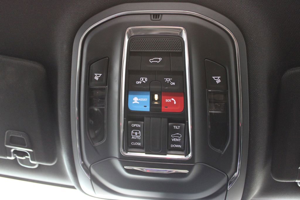 Used 2024 Jeep Grand Cherokee Altitude image 31