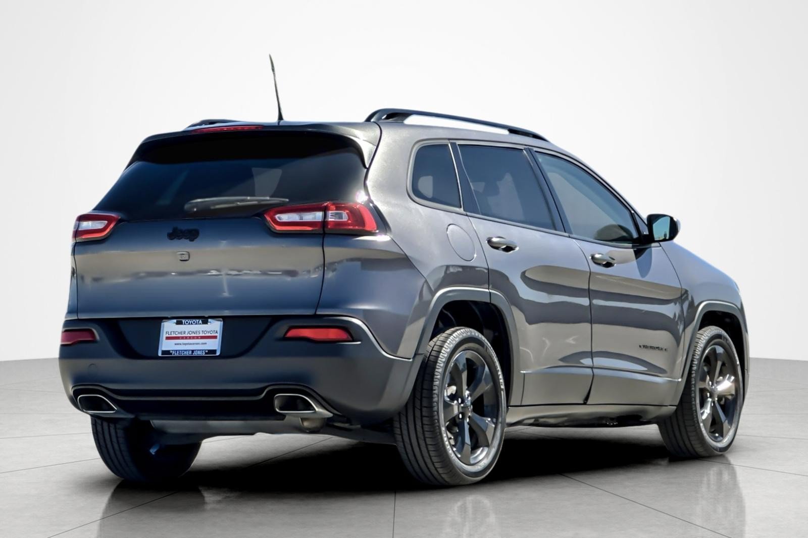 Used 2018 Jeep Cherokee Latitude w/ Altitude Package FWD image 5