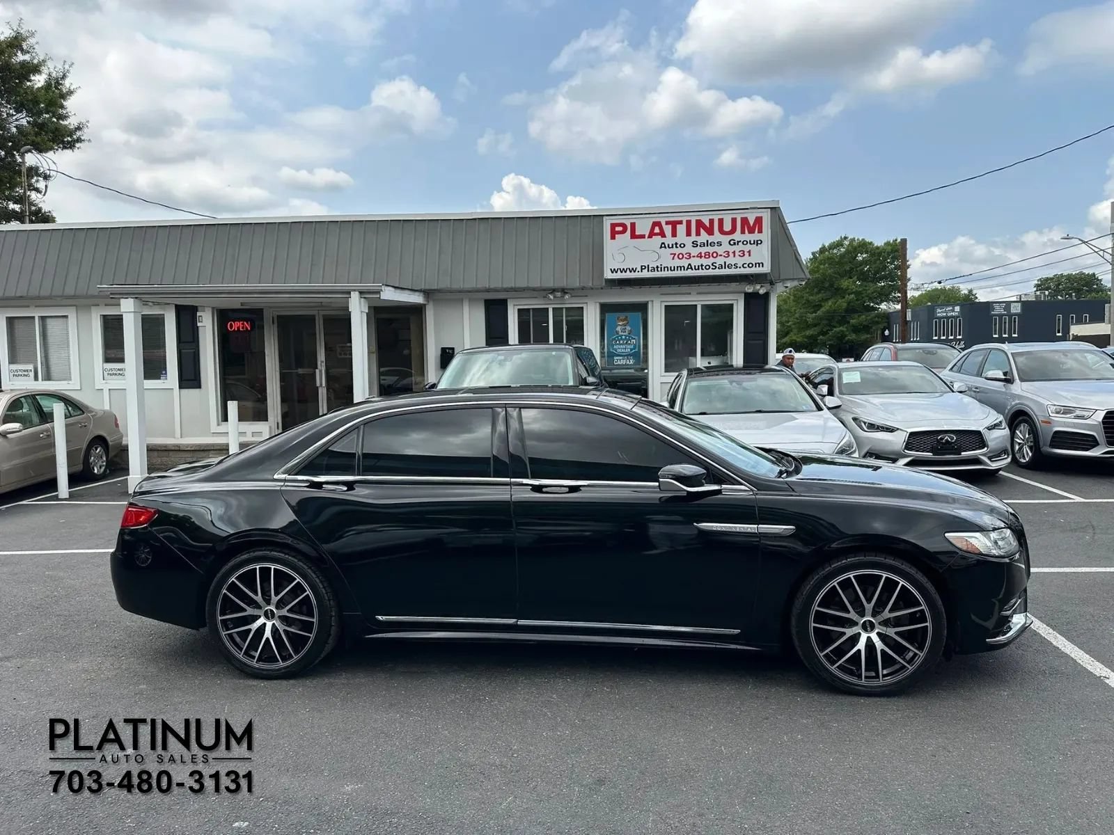 Used 2017 Lincoln Continental Select w/ Climate Package FWD image 2
