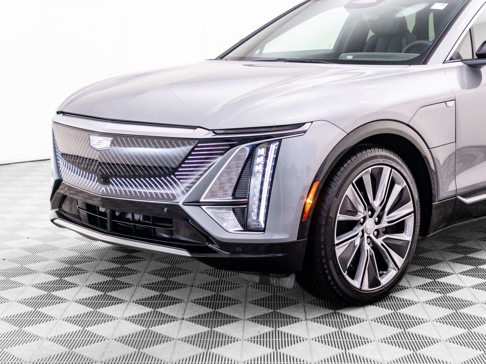 Certified 2025 Cadillac Lyriq Luxury w/ LPO, Floor Liner Package AWD/4WD image 41