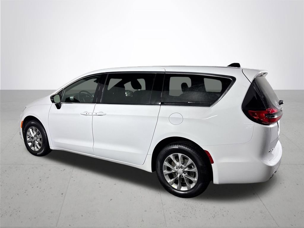 New 2026 Chrysler Pacifica Select AWD/4WD image 8