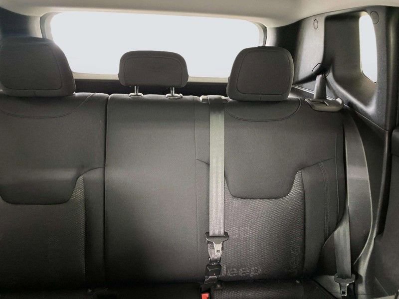 Used 2016 Jeep Renegade Latitude w/ Cold Weather Group image 32