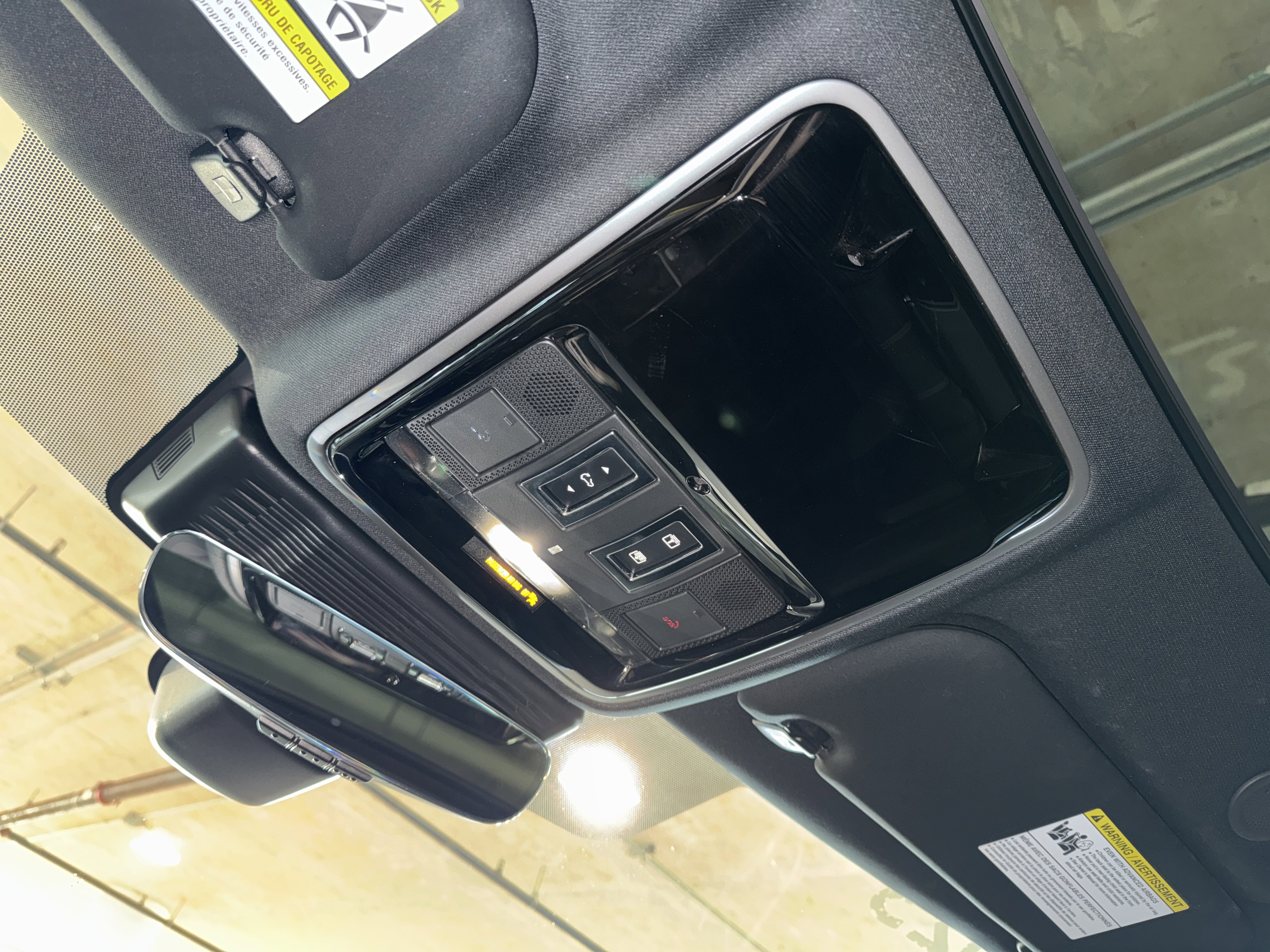 Used 2023 Land Rover Range Rover Velar R-Dynamic S image 30