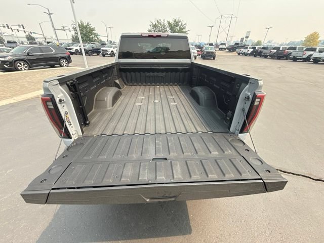 Used 2024 GMC Sierra 2500 AT4 AWD/4WD image 4
