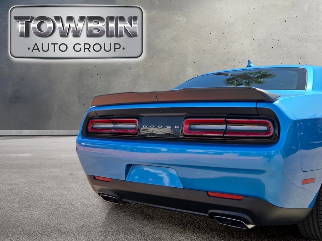 Used 2023 Dodge Challenger R/T w/ Performance Handling Group RWD image 5