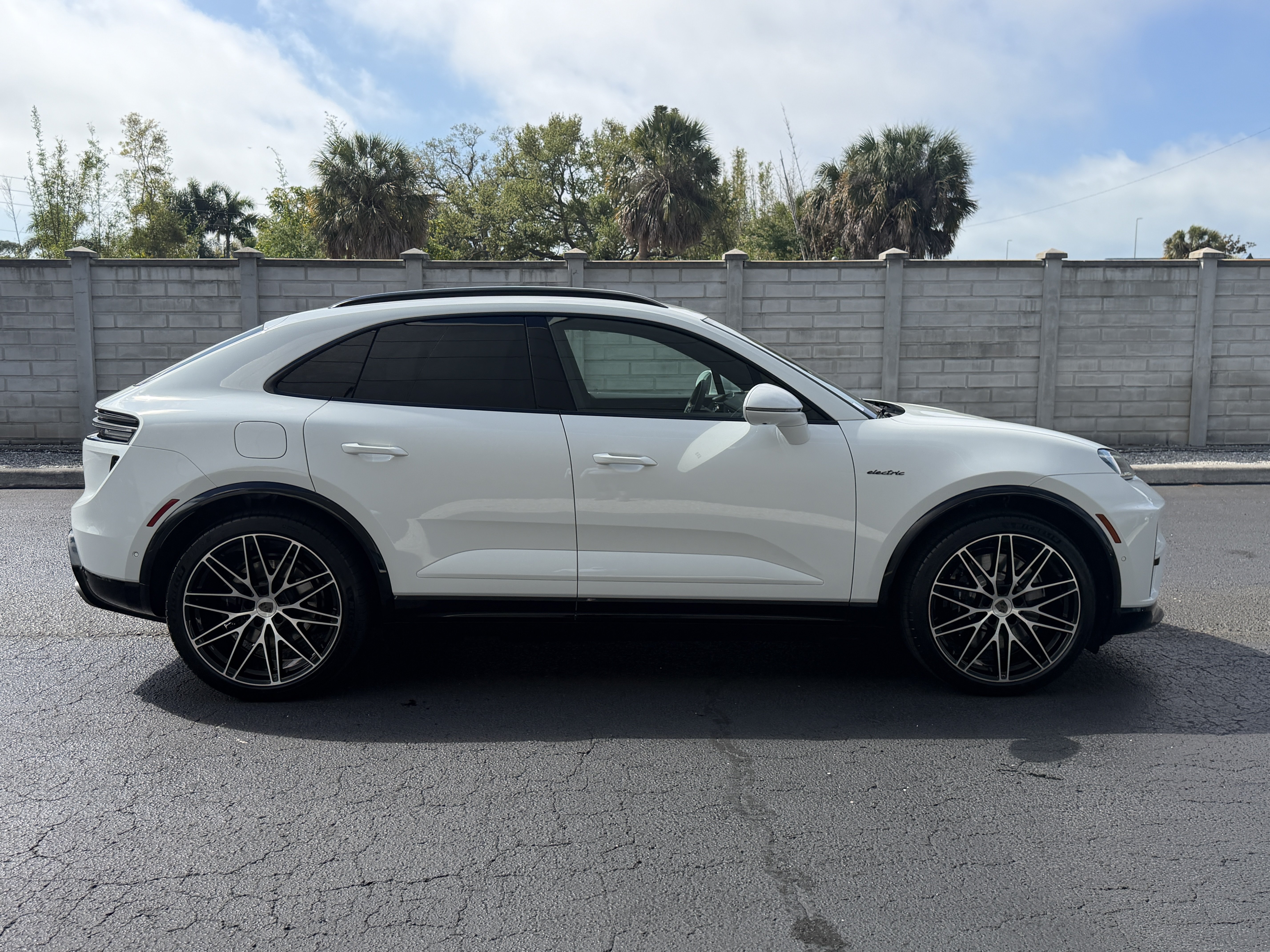 New 2026 Porsche Macan Turbo Electric AWD/4WD image 7