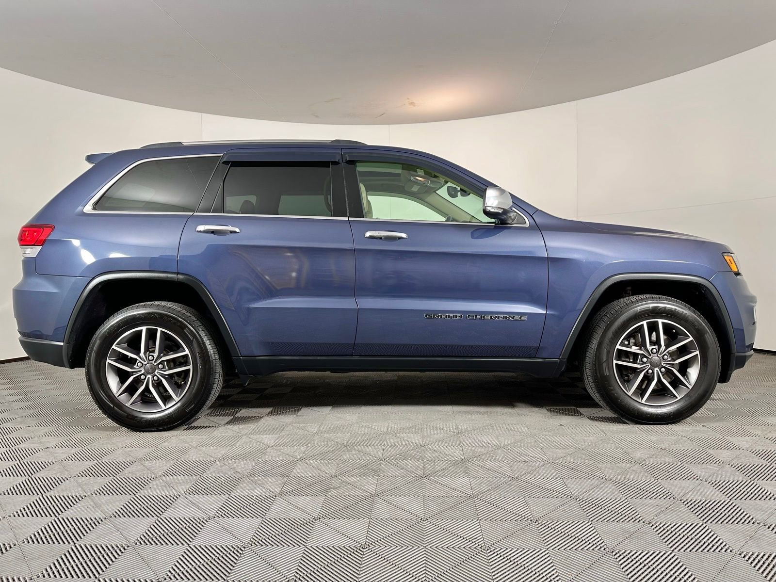 Used 2021 Jeep Grand Cherokee Limited w/ Premium Lighting Group image 28