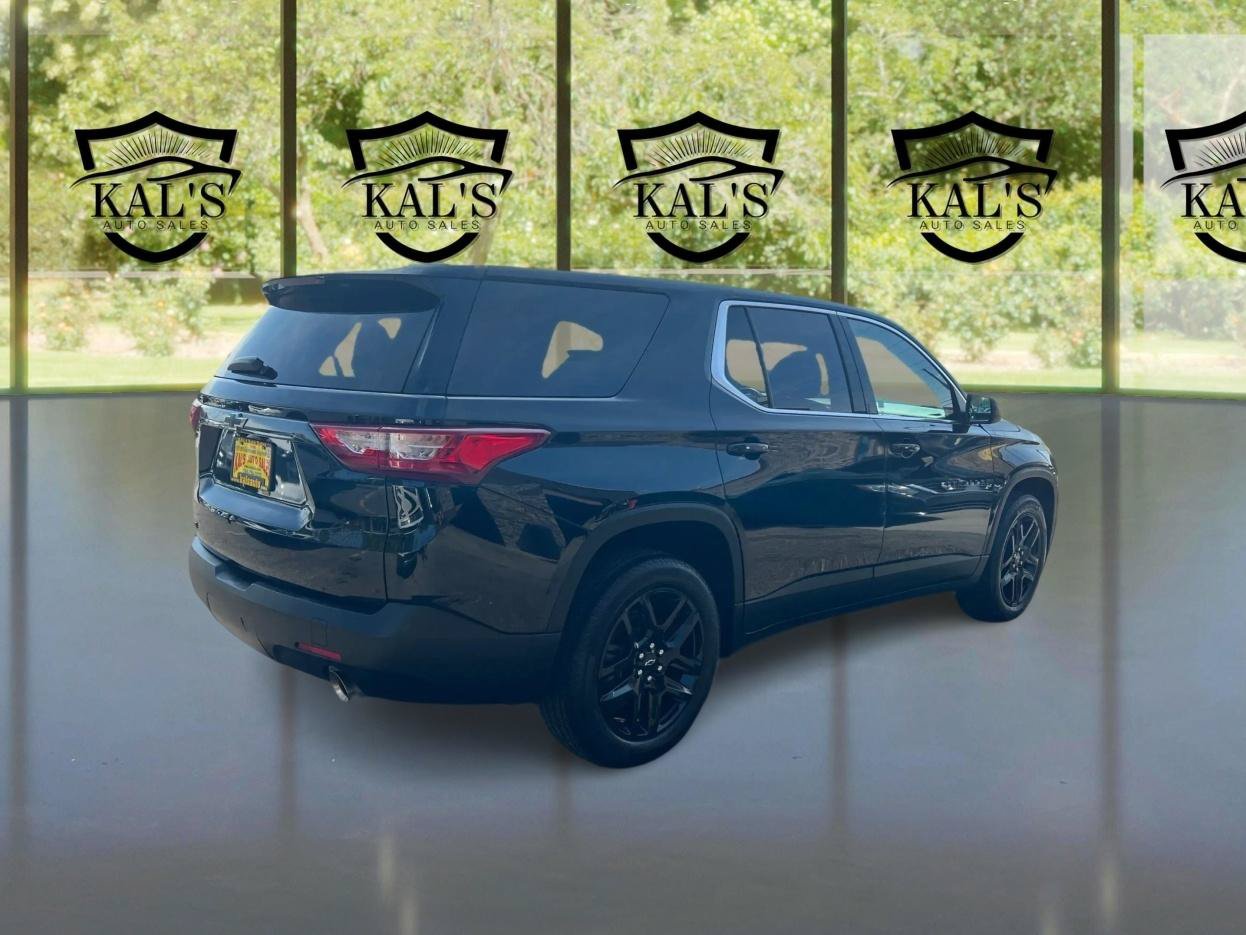 Used 2021 Chevrolet Traverse LS w/ LPO, Blackout Package FWD image 5