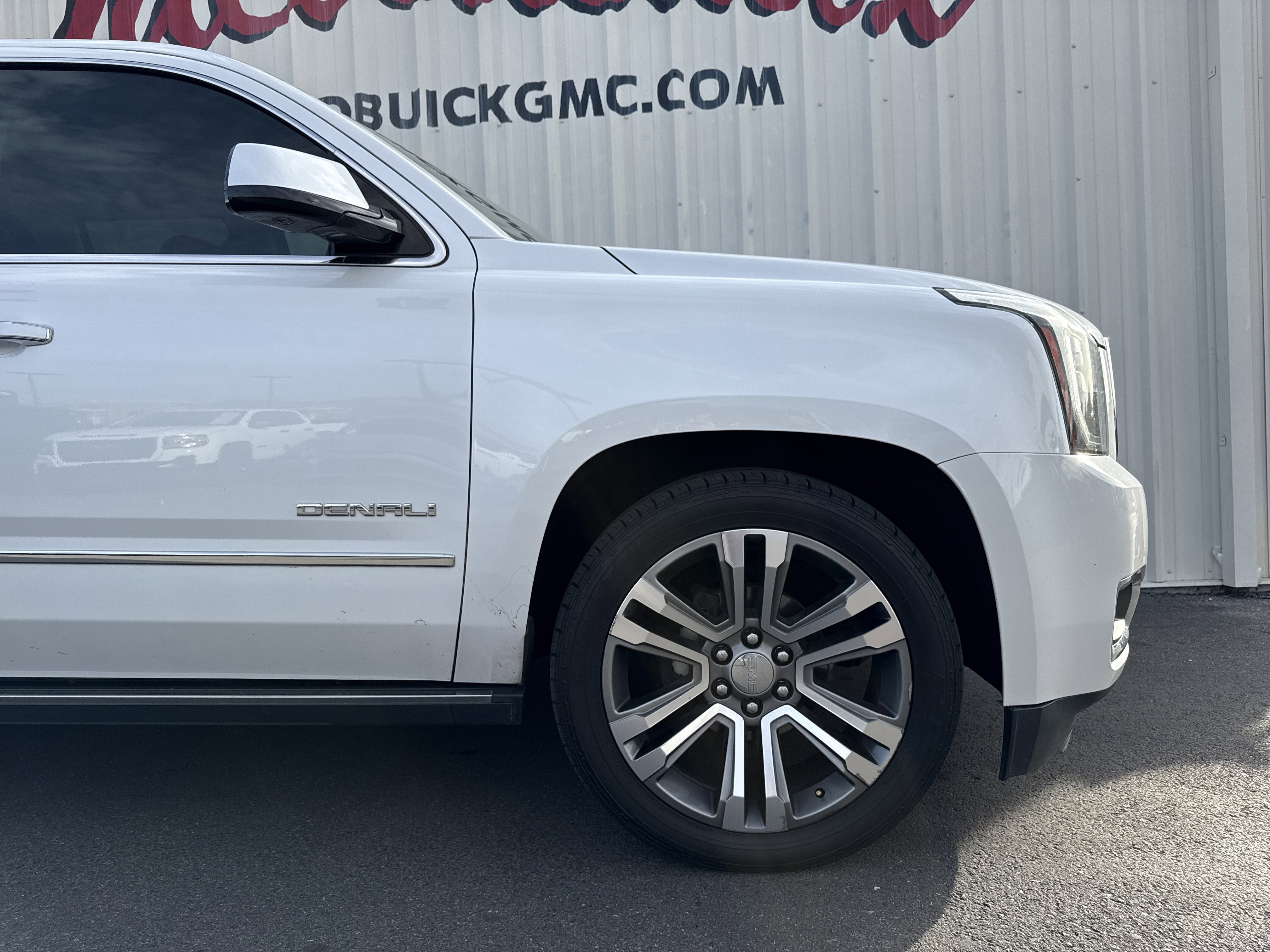 Used 2020 GMC Yukon Denali w/ Denali Ultimate Package image 24