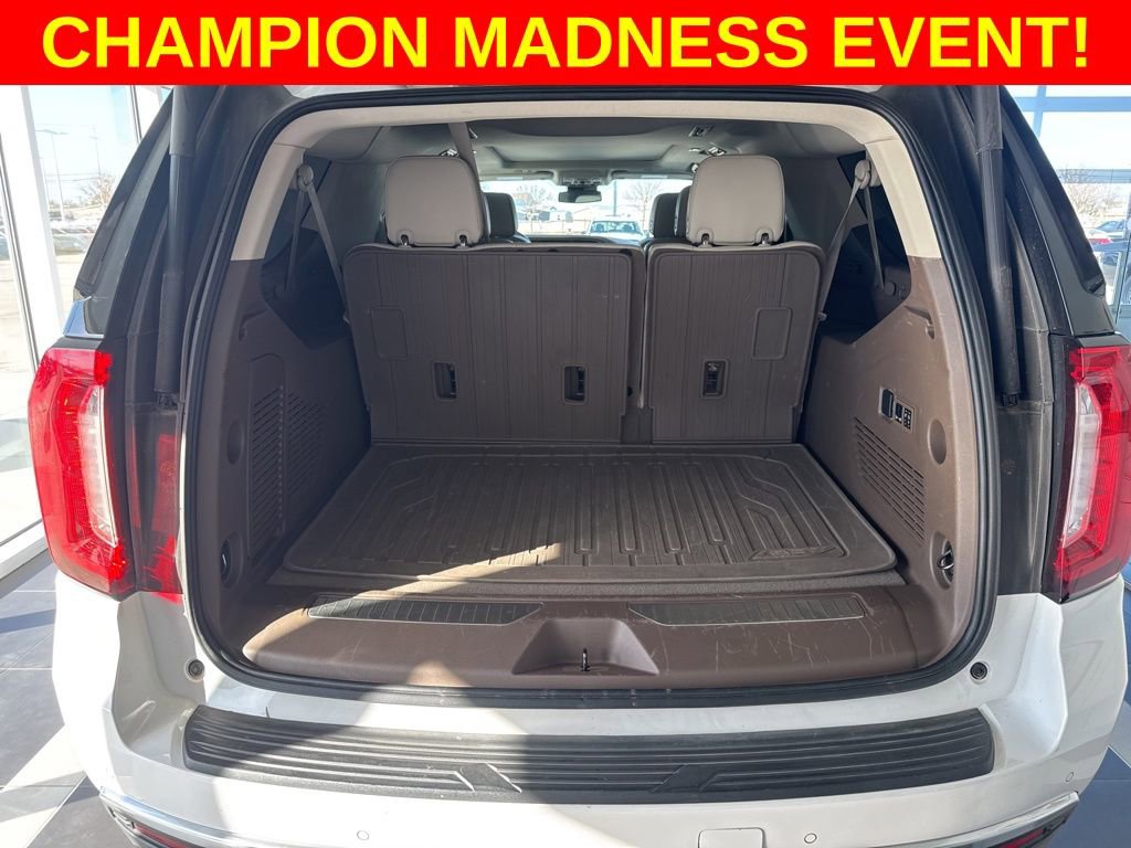 Used 2023 GMC Yukon XL Denali image 11