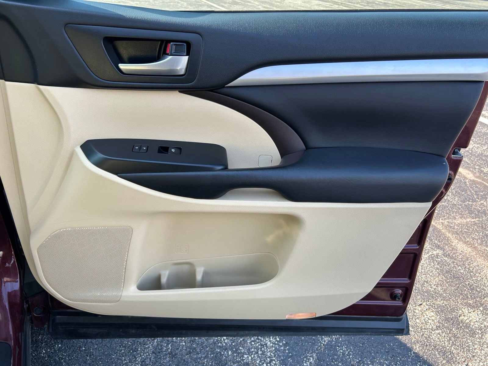 Used 2018 Toyota Highlander XLE AWD/4WD image 33