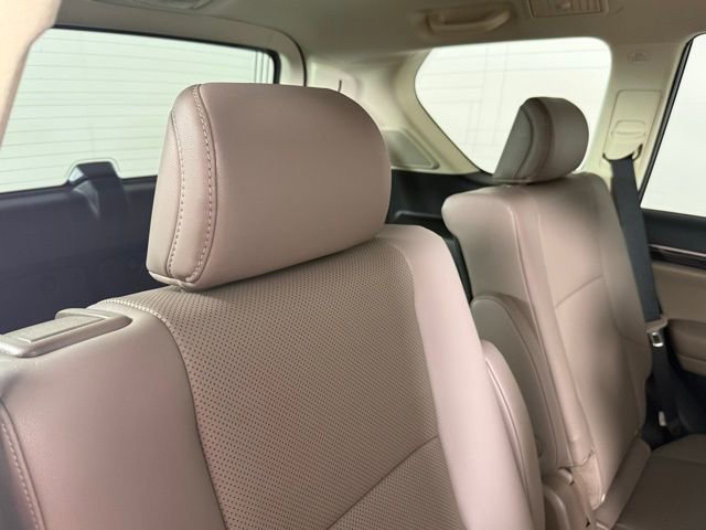 Used 2023 Lexus GX 460 Premium w/ Accessory Package AWD/4WD image 31
