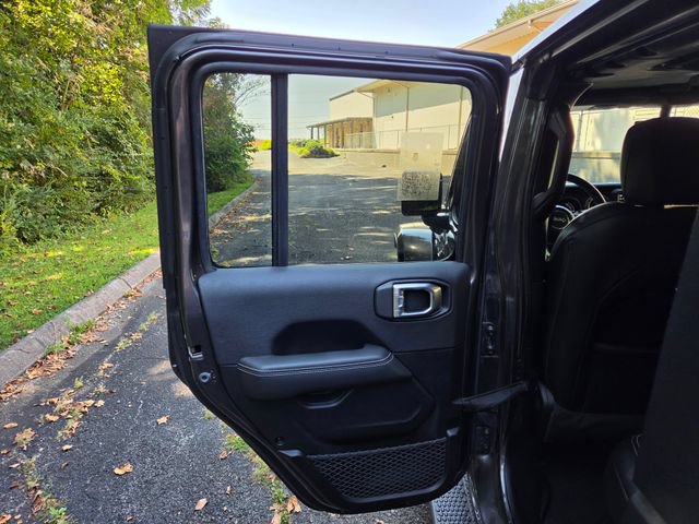 Used 2022 Jeep Wrangler Unlimited Sahara w/ Cold Weather Group AWD/4WD image 30