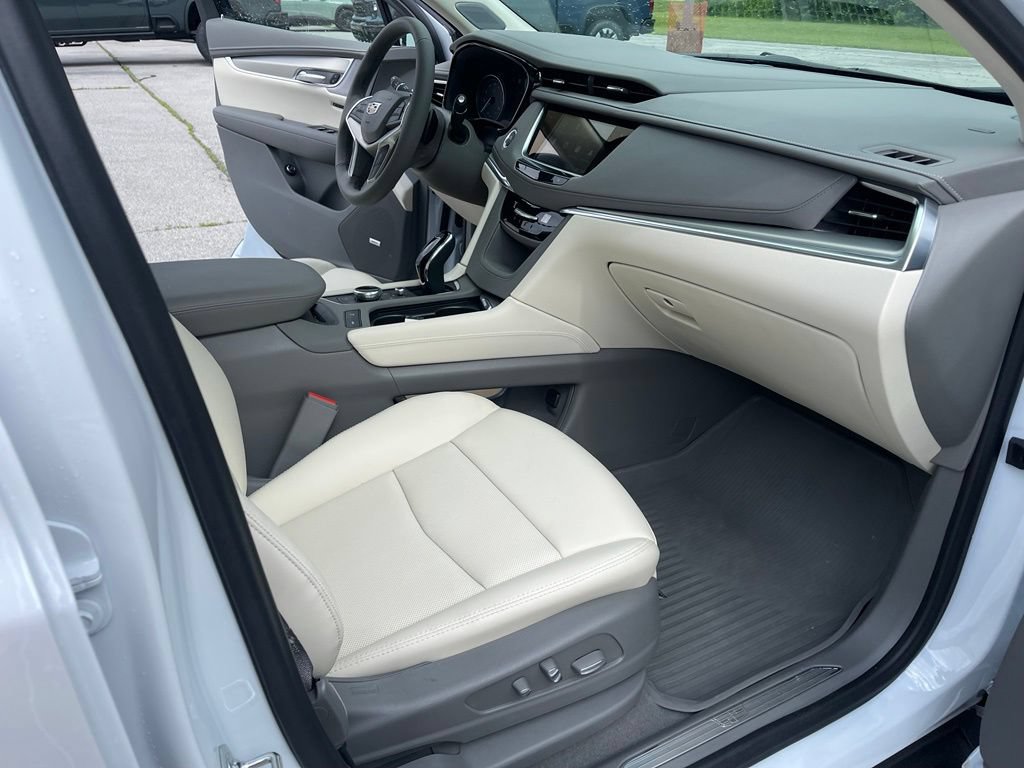 Used 2026 Cadillac XT5 Premium Luxury w/ LPO, Floor Liner Package AWD/4WD image 19