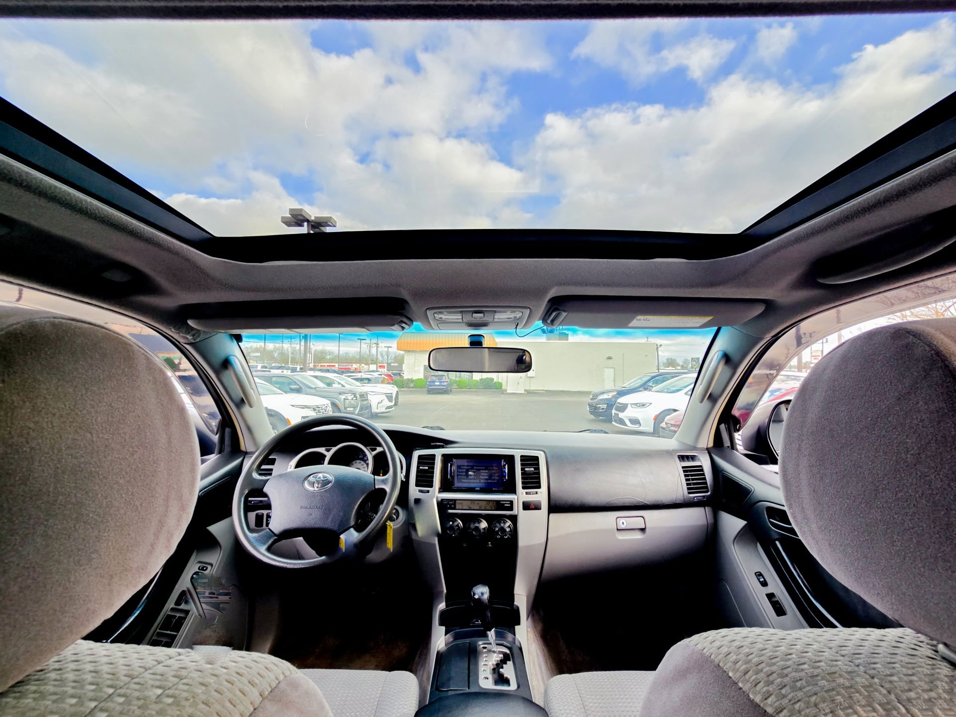 Used 2005 Toyota 4Runner SR5 AWD/4WD image 2