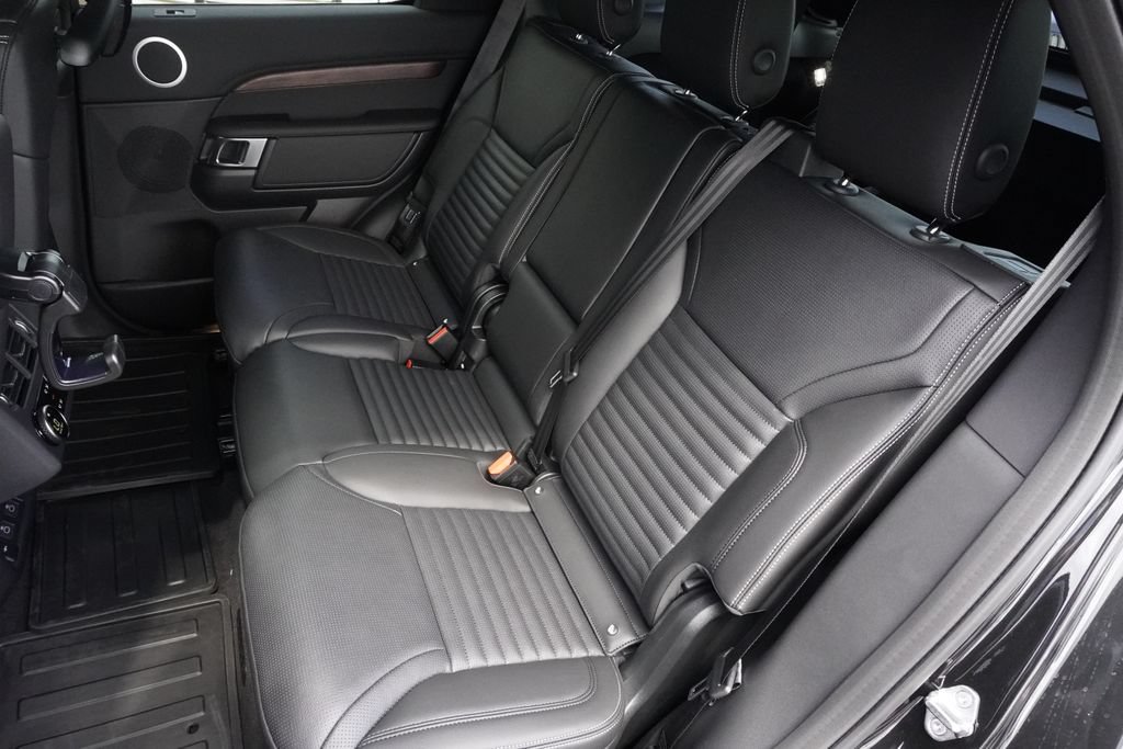 New 2026 Land Rover Discovery S AWD/4WD image 30