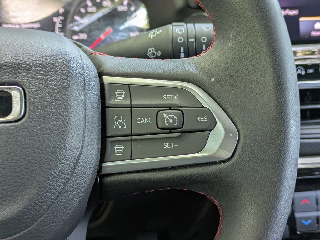 Used 2025 Jeep Compass Trailhawk AWD/4WD image 24