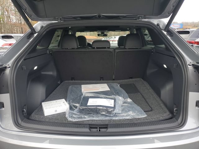 New 2026 Volkswagen Atlas Cross Sport SEL R-Line AWD/4WD image 9
