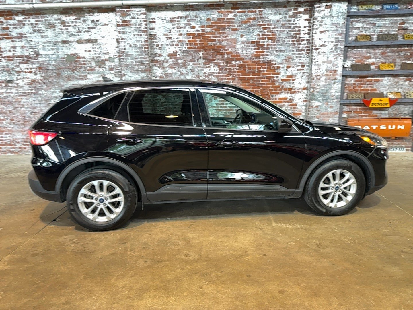 Used 2020 Ford Escape SE FWD image 2
