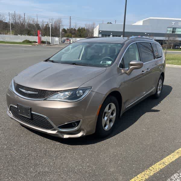 Used 2017 Chrysler Pacifica Touring-L Plus image 1