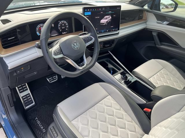 New 2026 Volkswagen Tiguan SEL R-Line AWD/4WD image 14