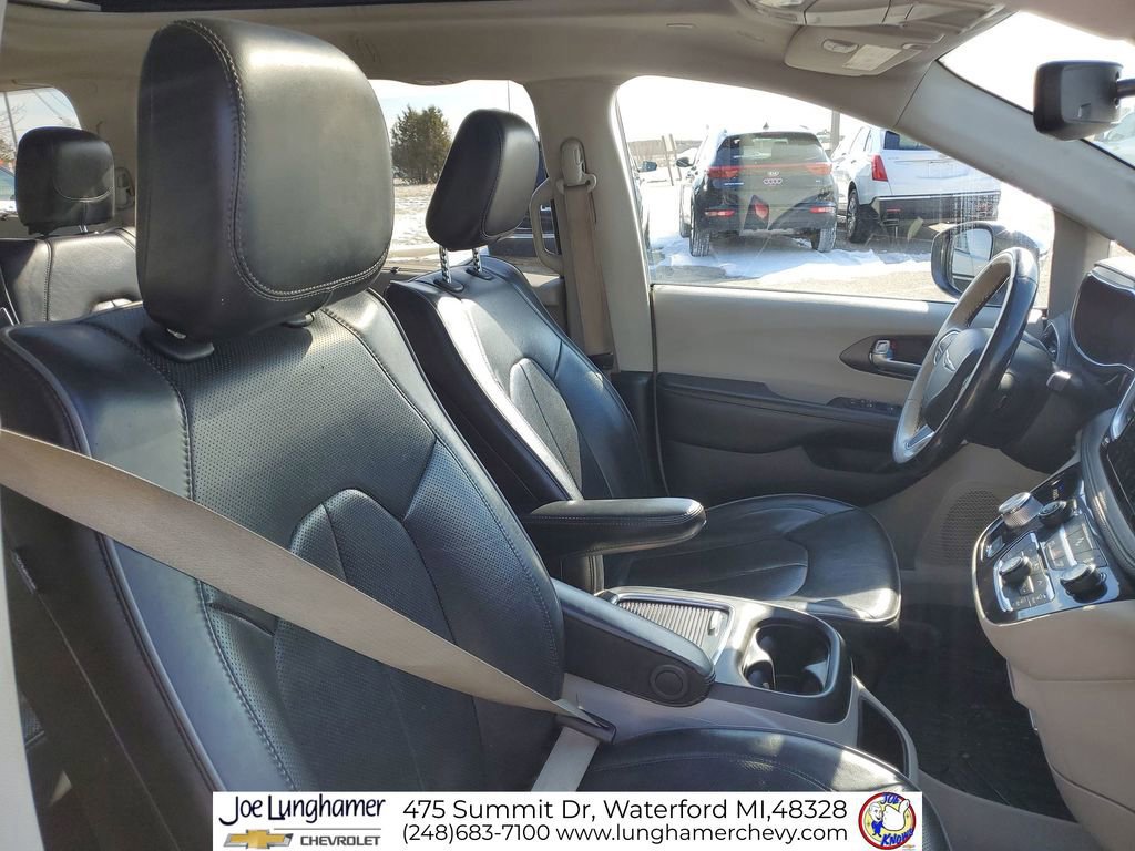 Used 2020 Chrysler Pacifica Limited image 28