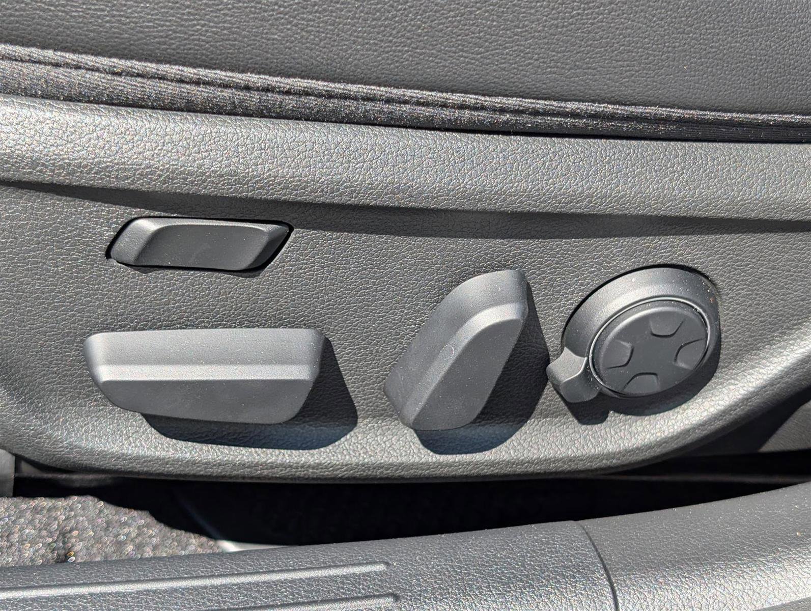 Used 2024 Genesis G70 3.3T Advanced image 21