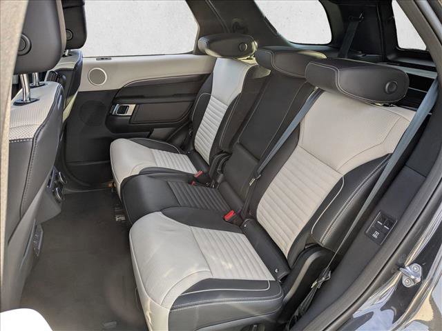 Used 2024 Land Rover Discovery Metropolitan Edition image 20