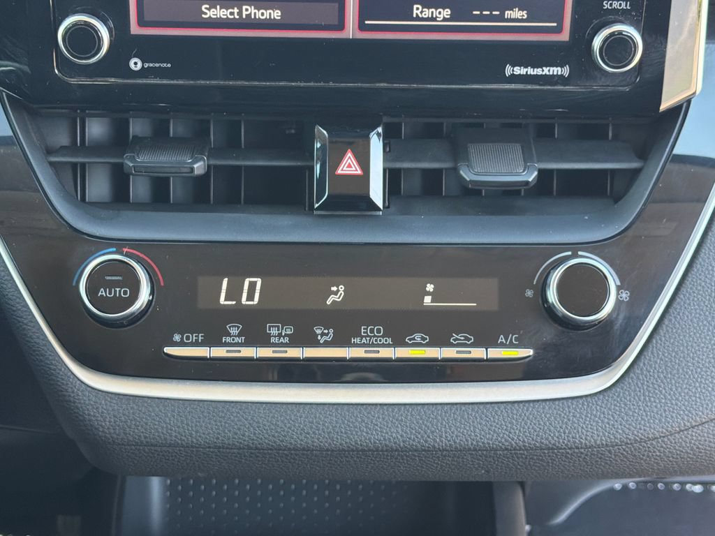 Used 2021 Toyota Corolla LE FWD image 12