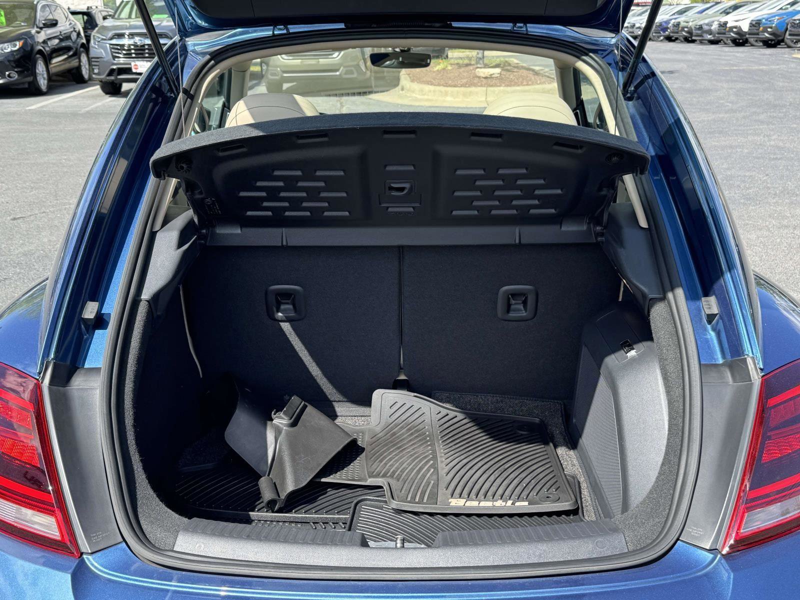 Used 2018 Volkswagen Beetle 2.0T SE w/ SE Premium Package FWD image 11