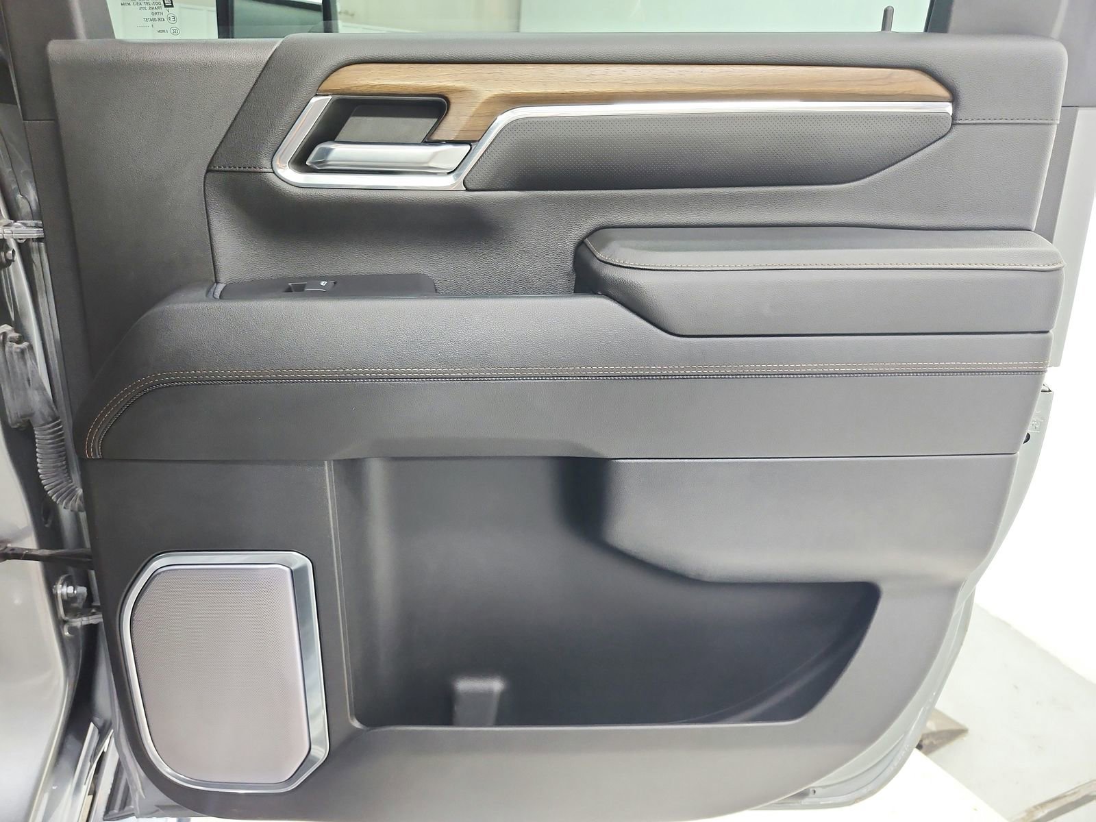 Used 2024 Chevrolet Silverado 2500 High Country w/ Technology Package image 45