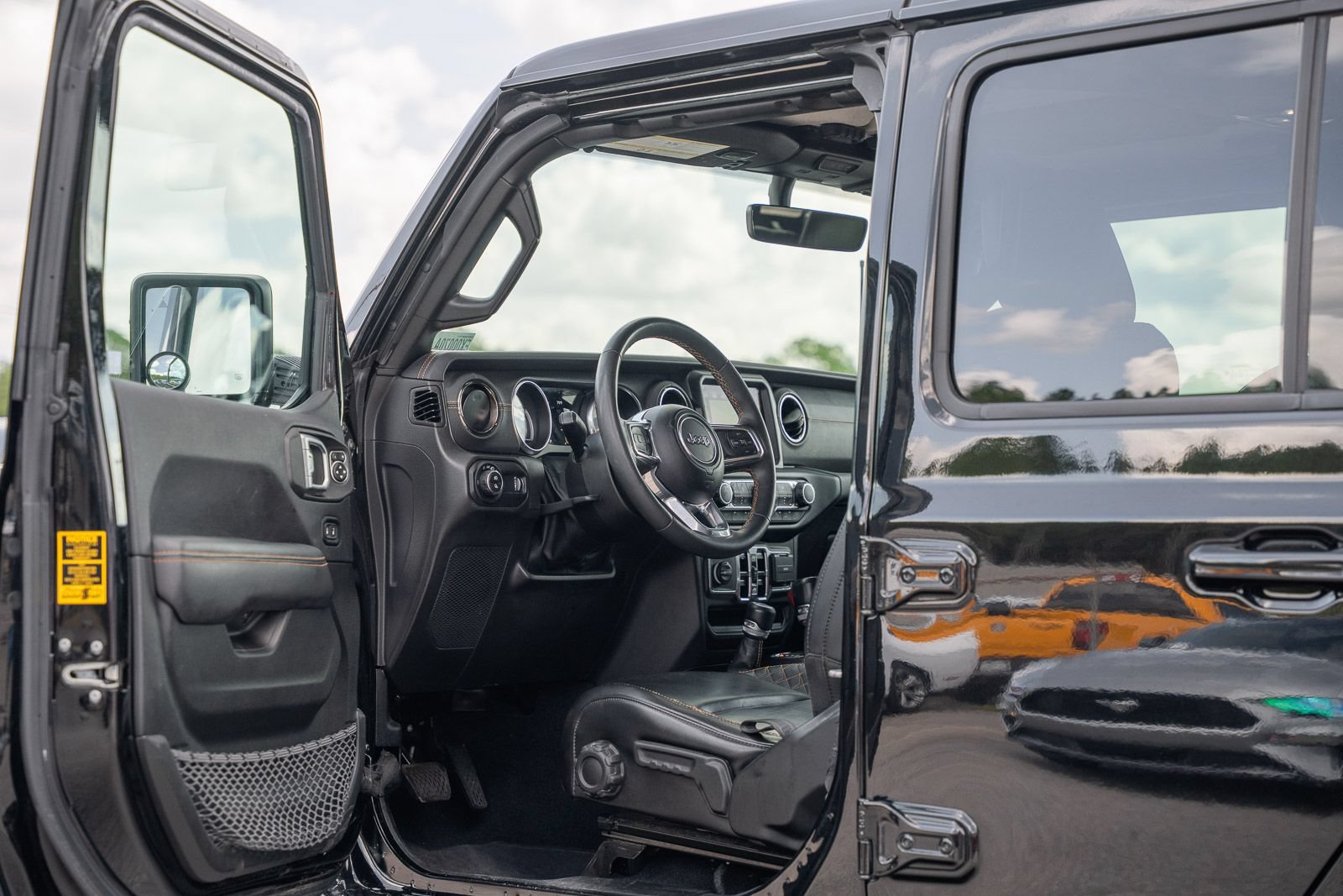 Used 2023 Jeep Gladiator Overland AWD/4WD image 21