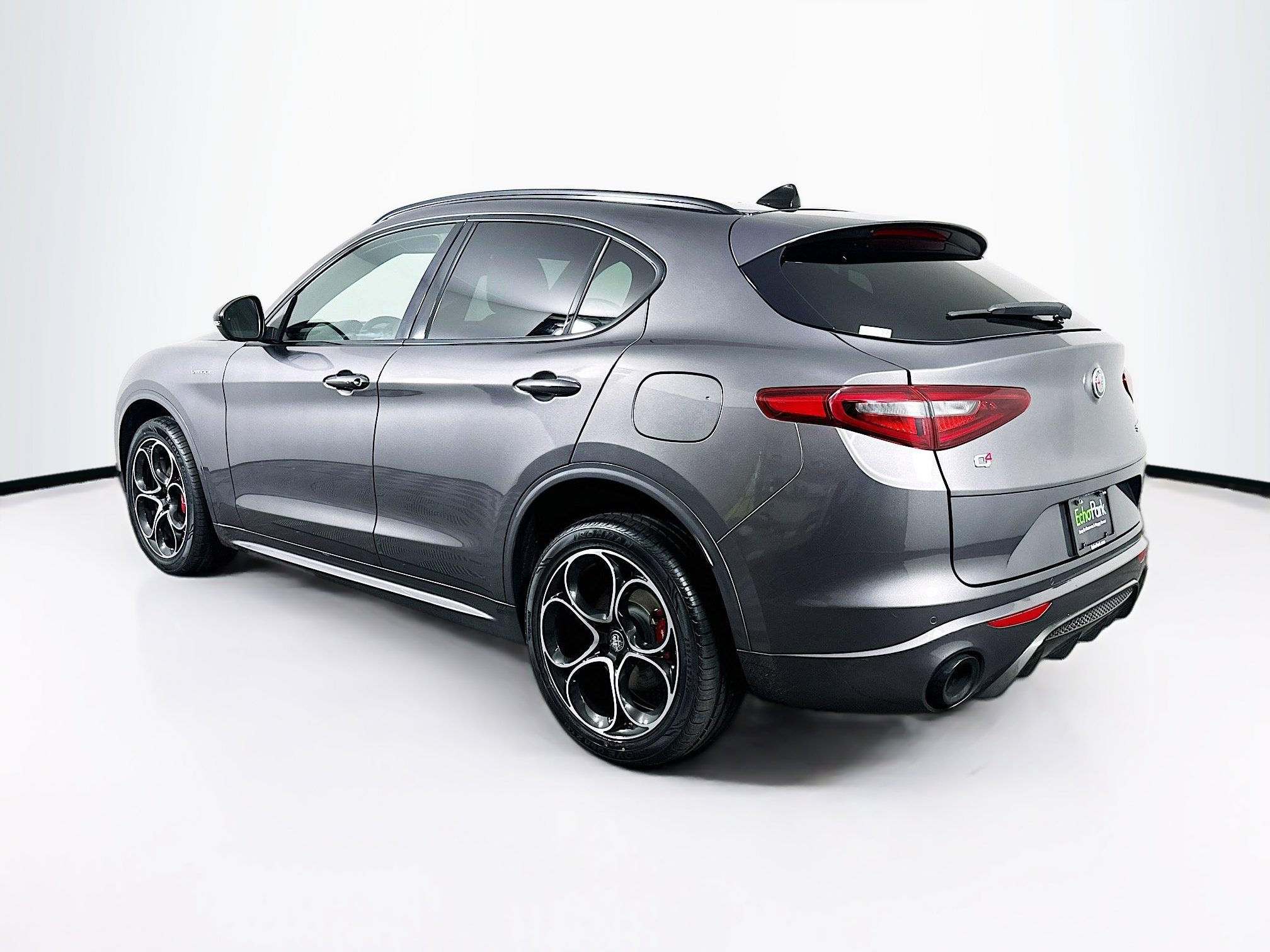 Used 2023 Alfa Romeo Stelvio Veloce image 5