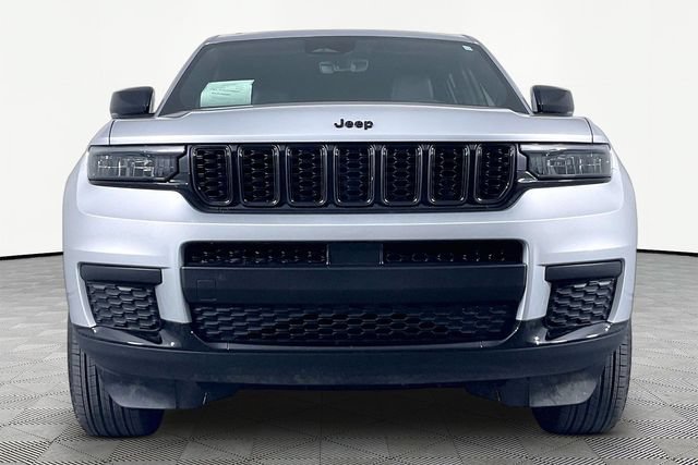 Used 2025 Jeep Grand Cherokee L Altitude AWD/4WD image 2