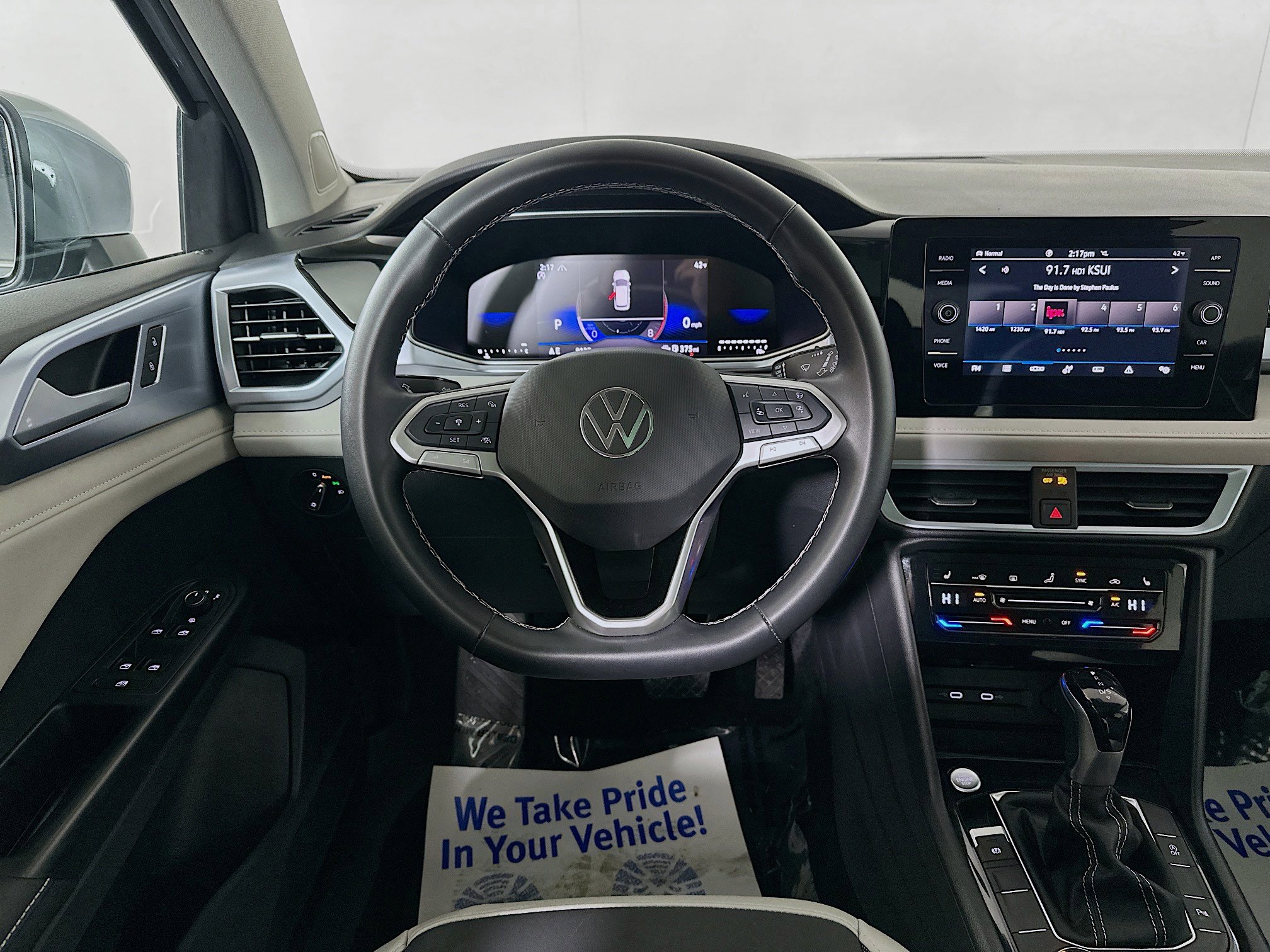 Used 2025 Volkswagen Taos SE w/ Panoramic Sunroof Package image 21