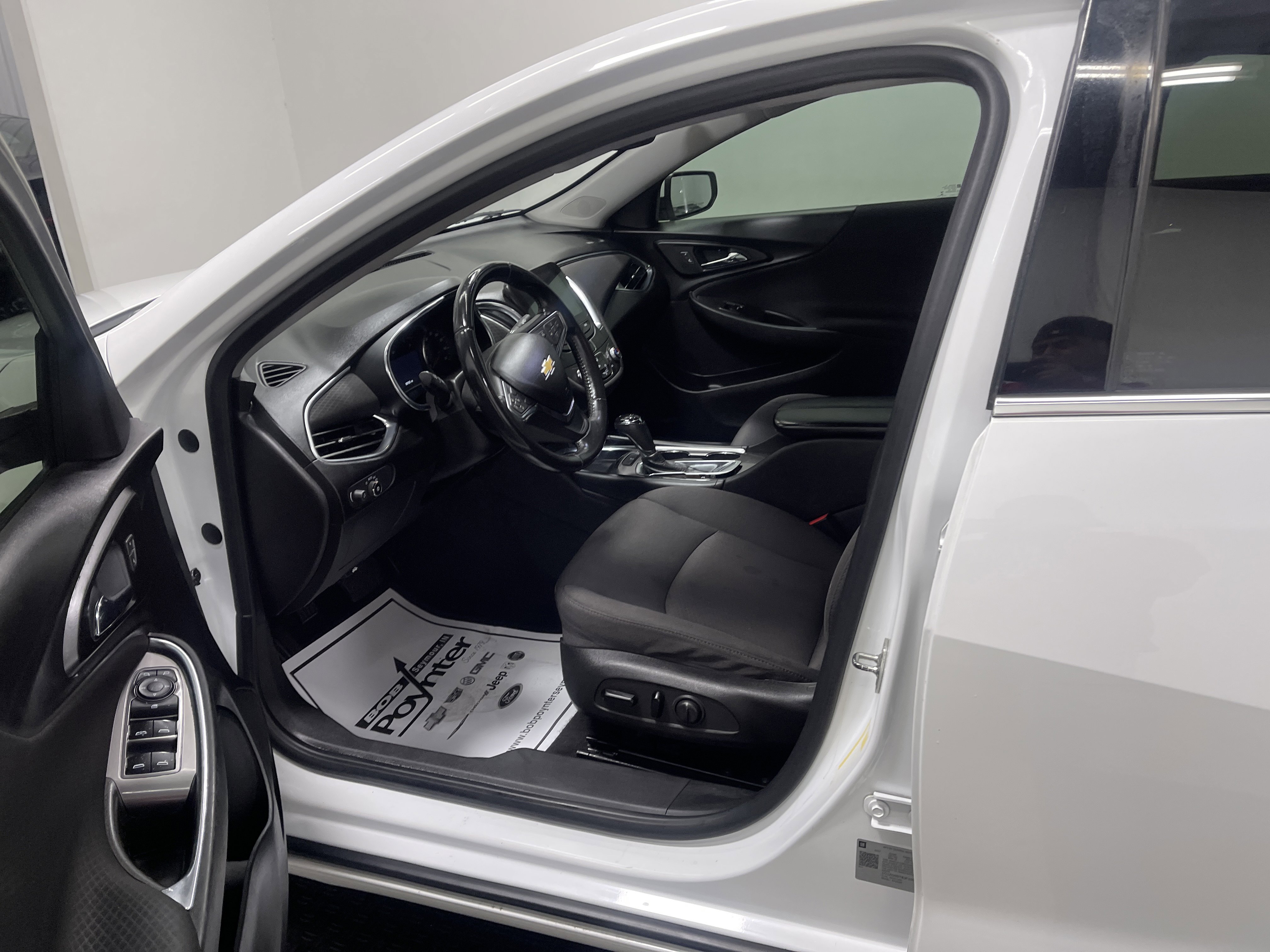Used 2018 Chevrolet Malibu LT FWD image 9