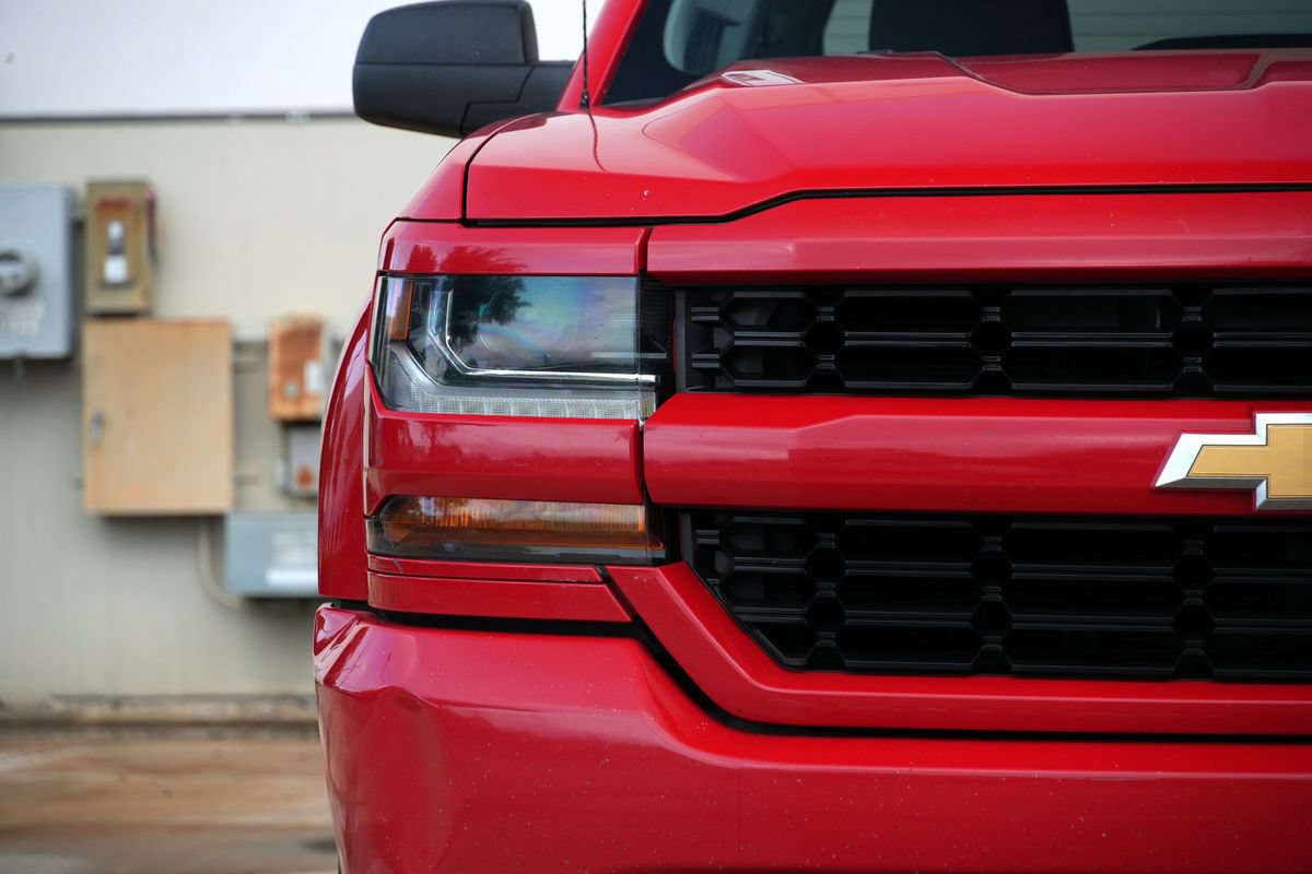Used 2018 Chevrolet Silverado 1500 Custom w/ Custom Convenience Package RWD image 19
