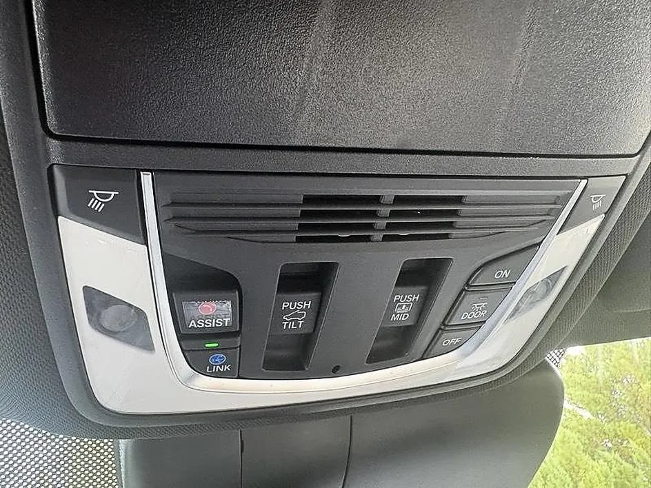 Used 2025 Acura RDX SH-AWD image 27