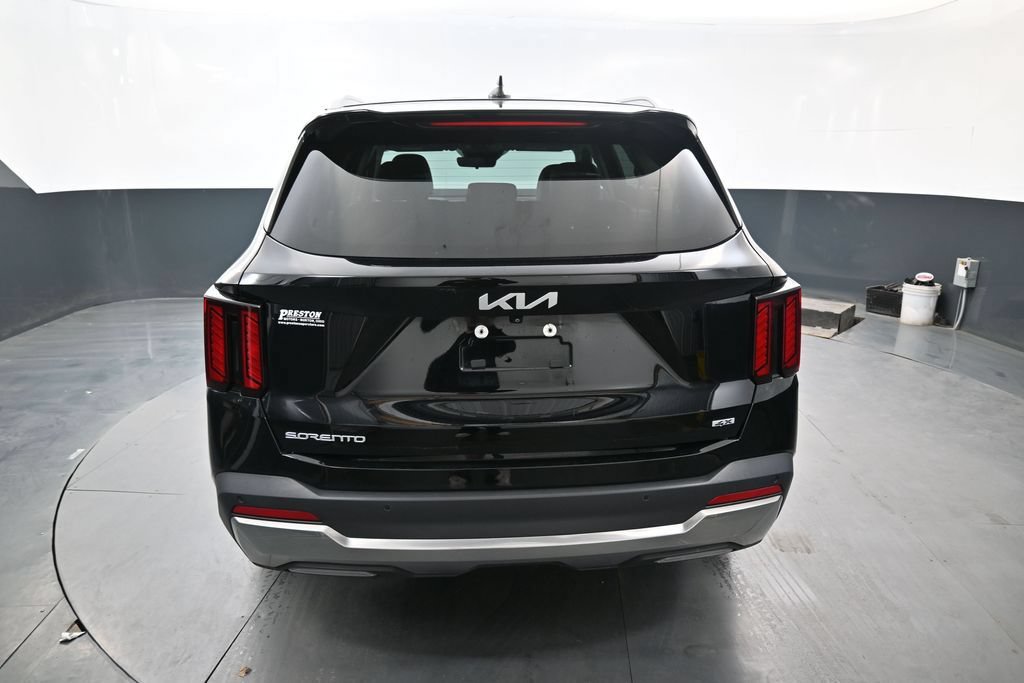 Certified 2024 Kia Sorento S AWD/4WD image 8