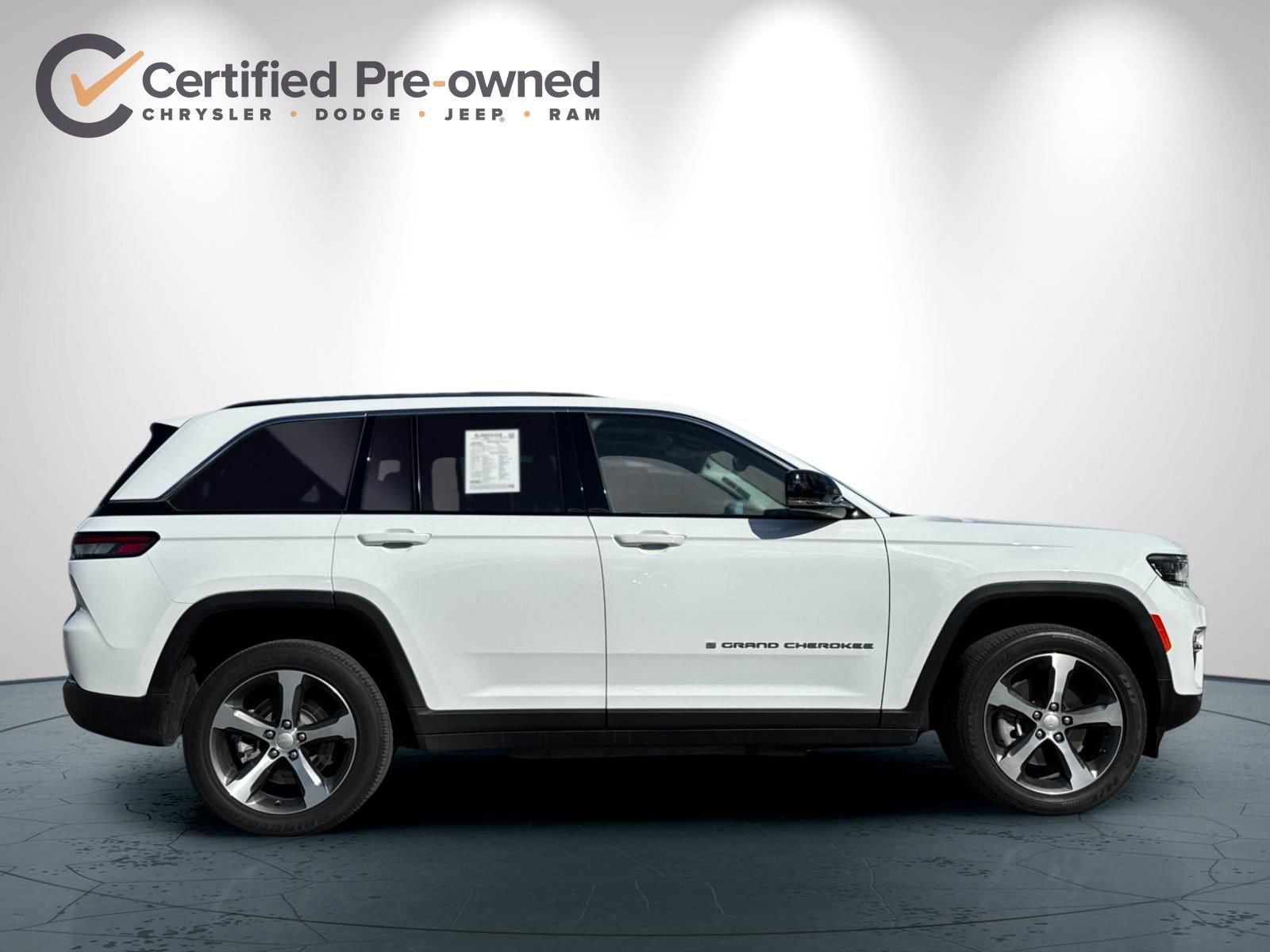 Used 2022 Jeep Grand Cherokee Limited 4xe image 3