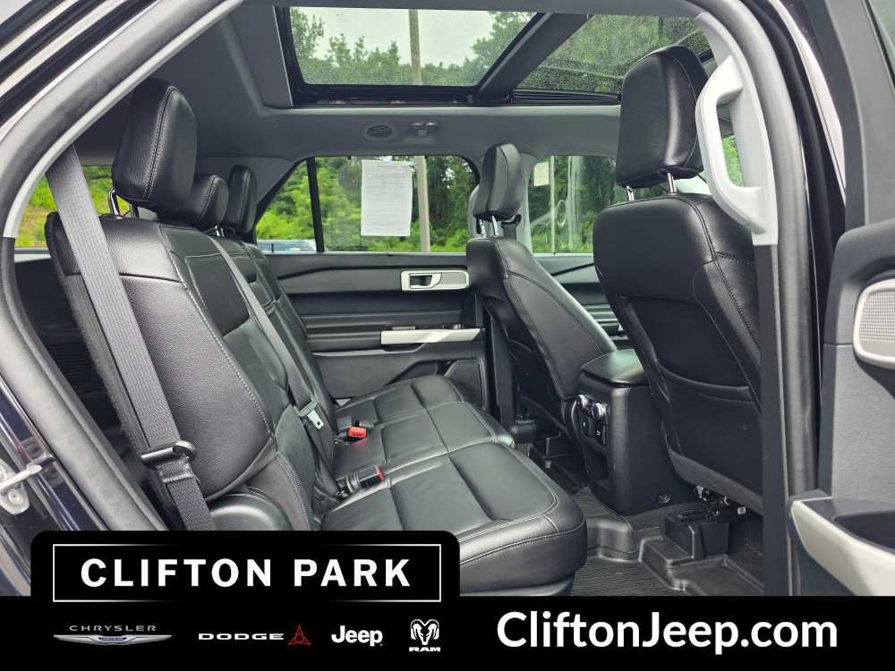 Used 2021 Ford Explorer Limited w/ Equipment Group 301A AWD/4WD image 19